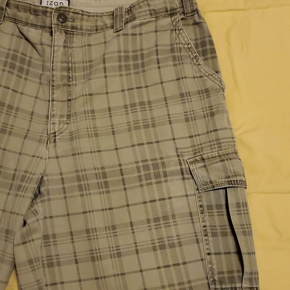 IZOD Green Striped Cargo shorts - Picture 4 of 14